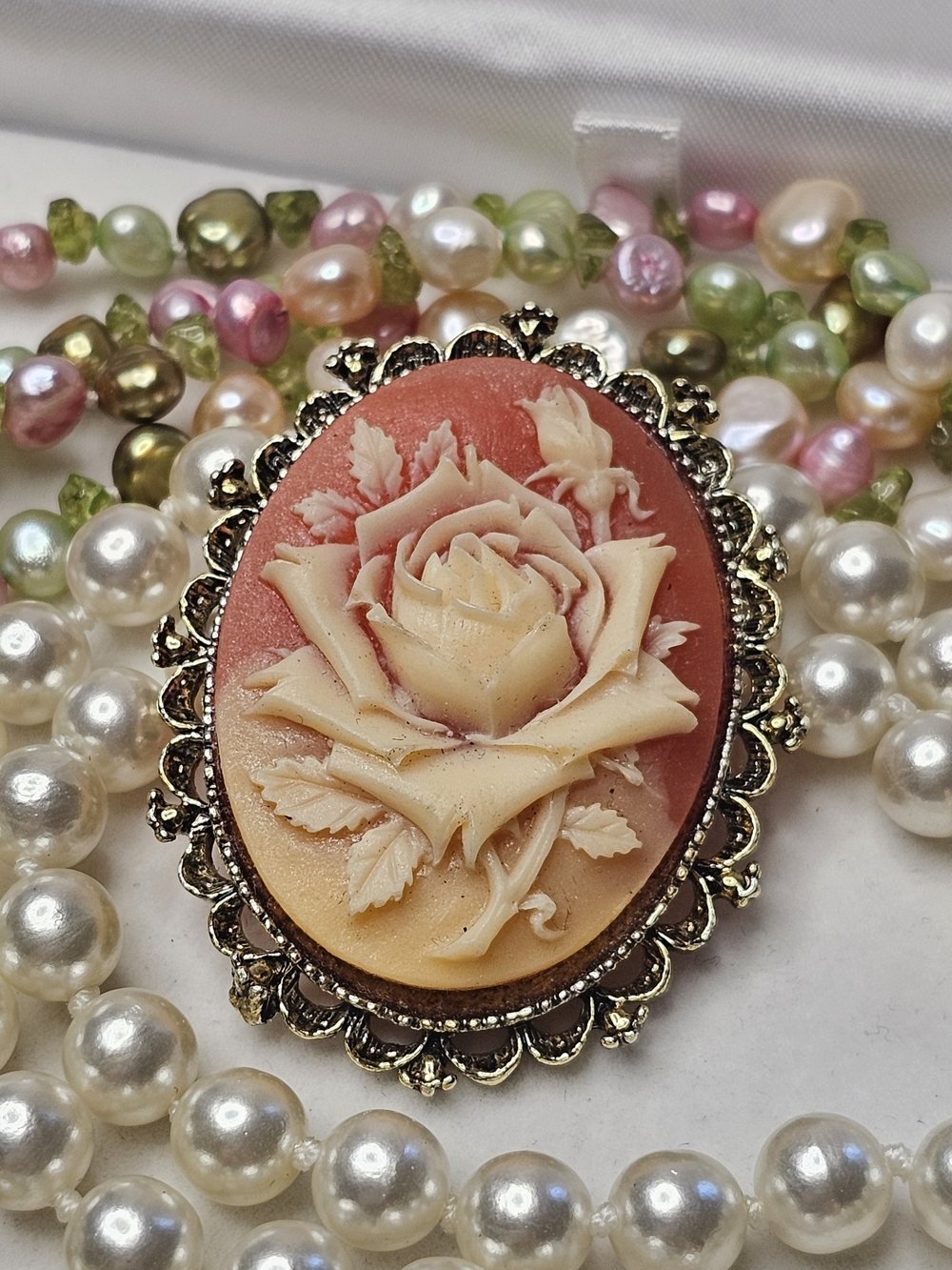 Gerry's Rose Cameo Brooch/pendant
